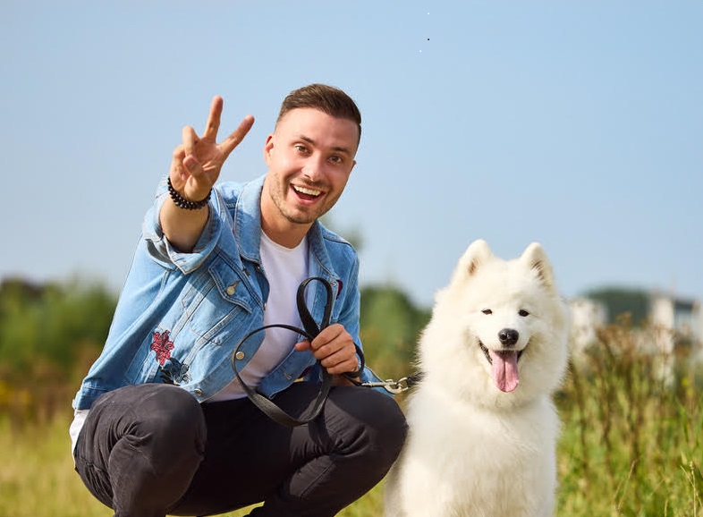 Rutger Vink is de eerste ambassadeur van Verhuisdieren voor 2022