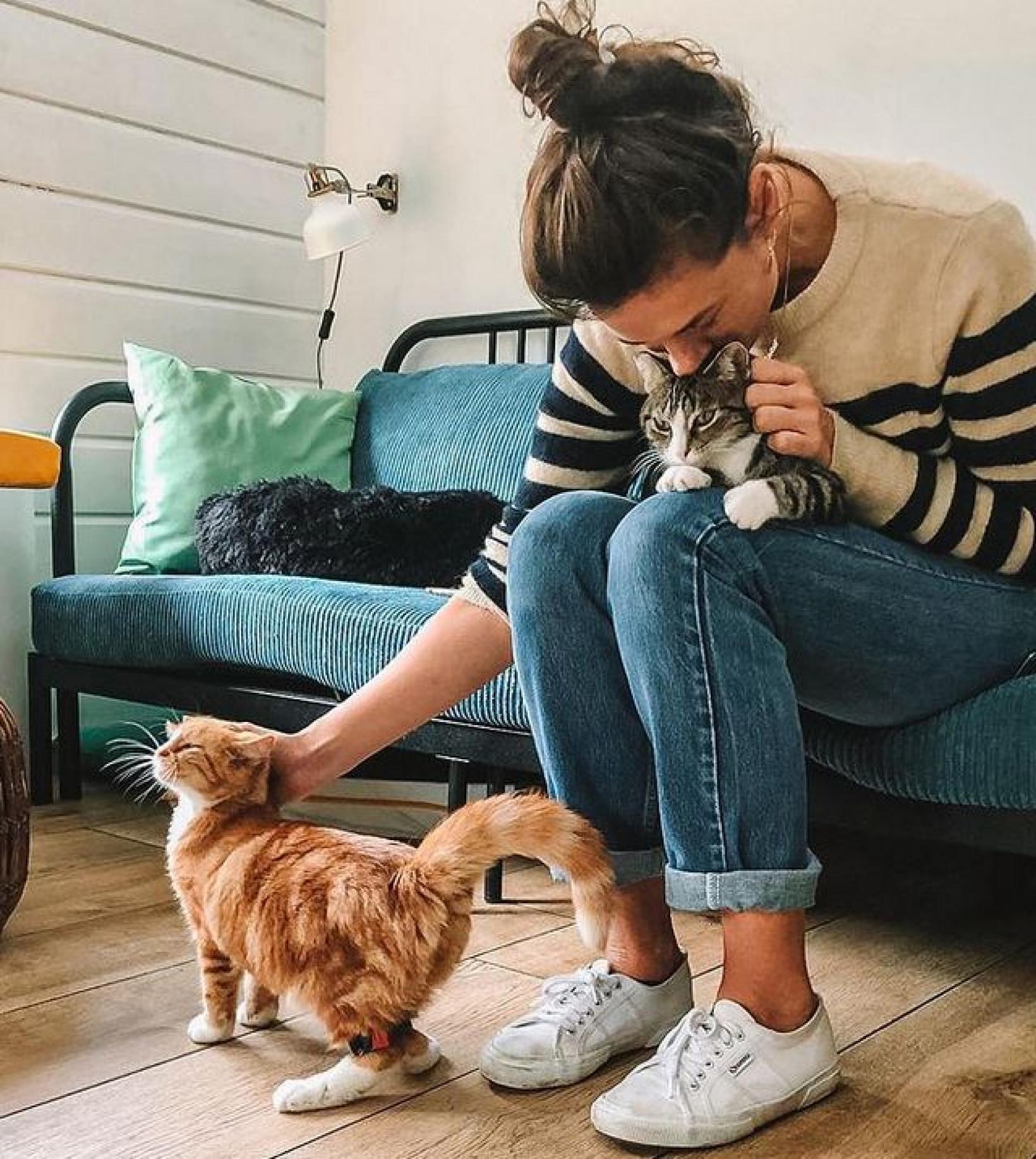 Liesbeth Rasker met katten